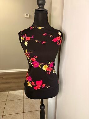 Y2K whimsygoth black tank top w pink flowers, leaves, & vines